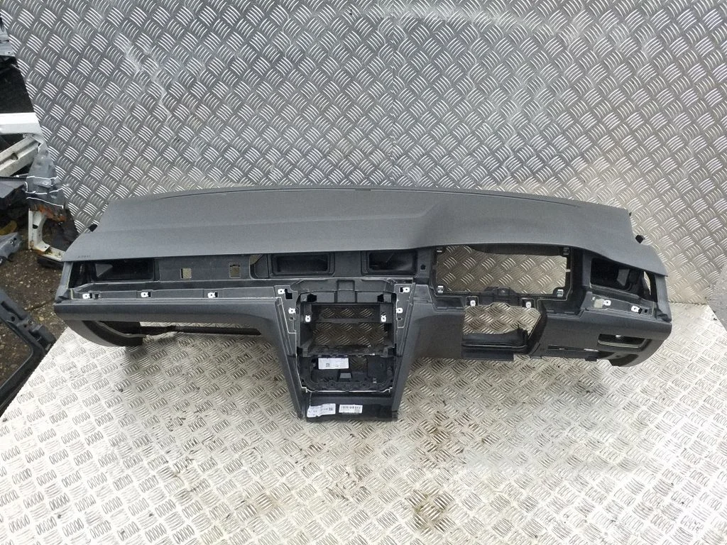 Dashboard 3G2857003AN