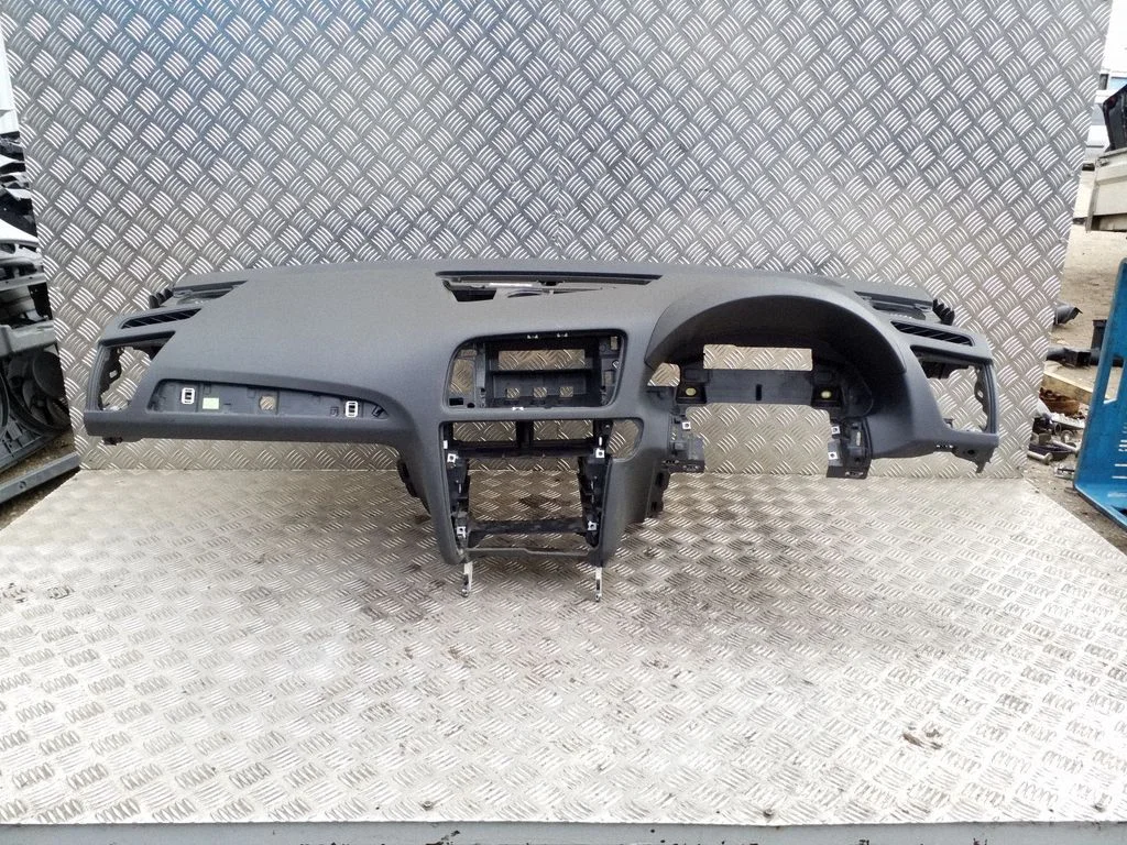 Dashboard 8R2857041D