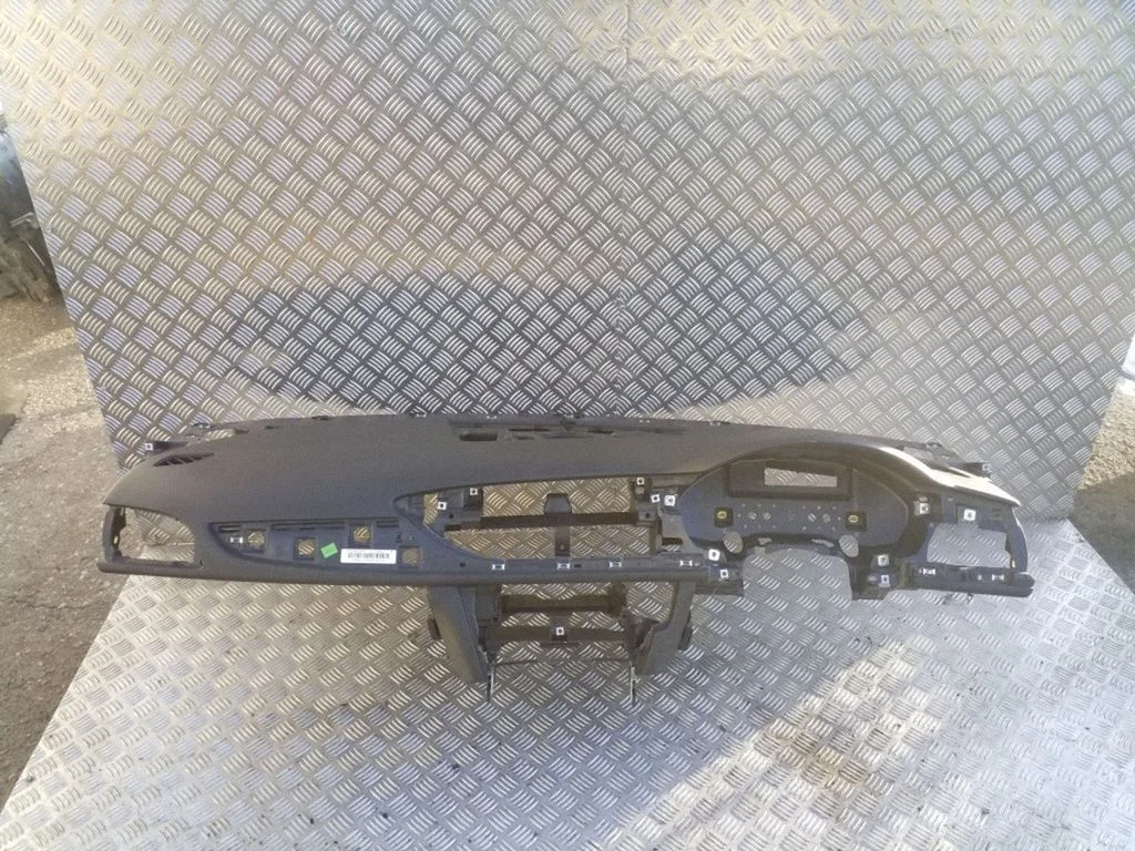 Dashboard 4G2858005
