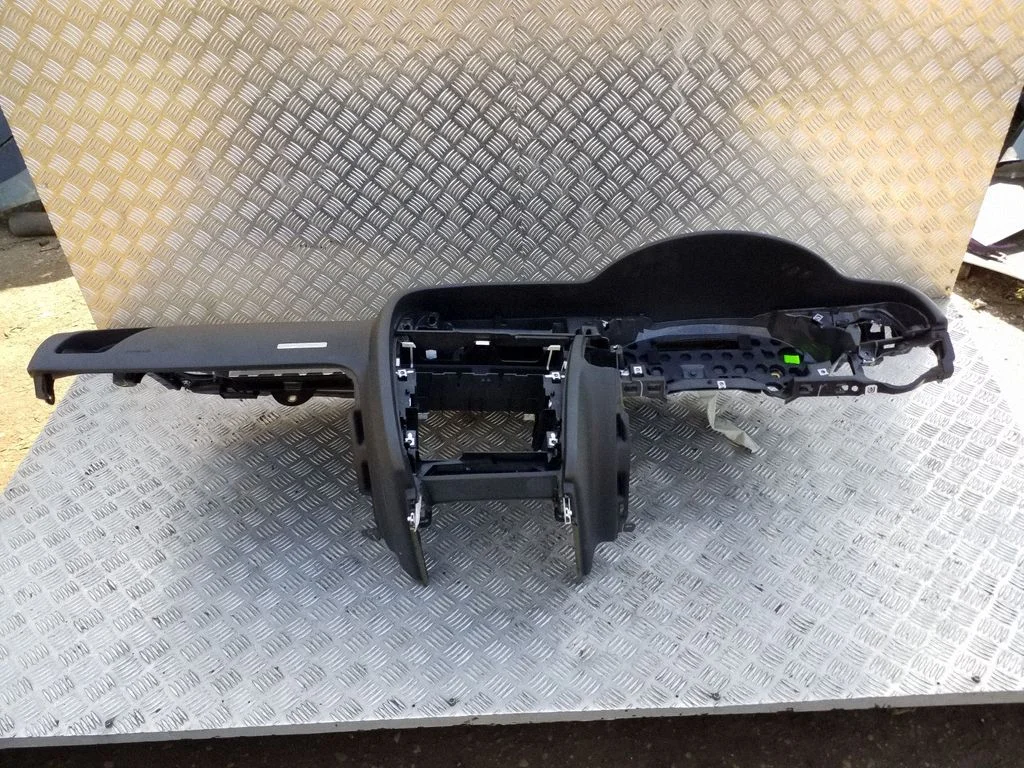 Dashboard 8T2857041D