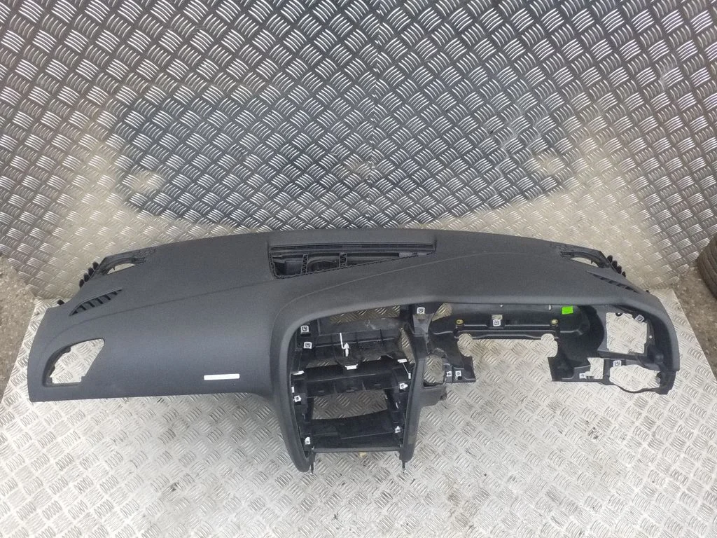 Dashboard 8T2857041B