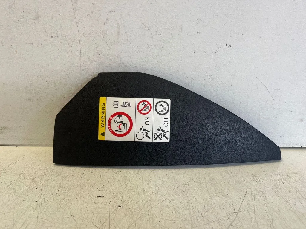 Panel deski rozdzielczej (boczny) 102835900A