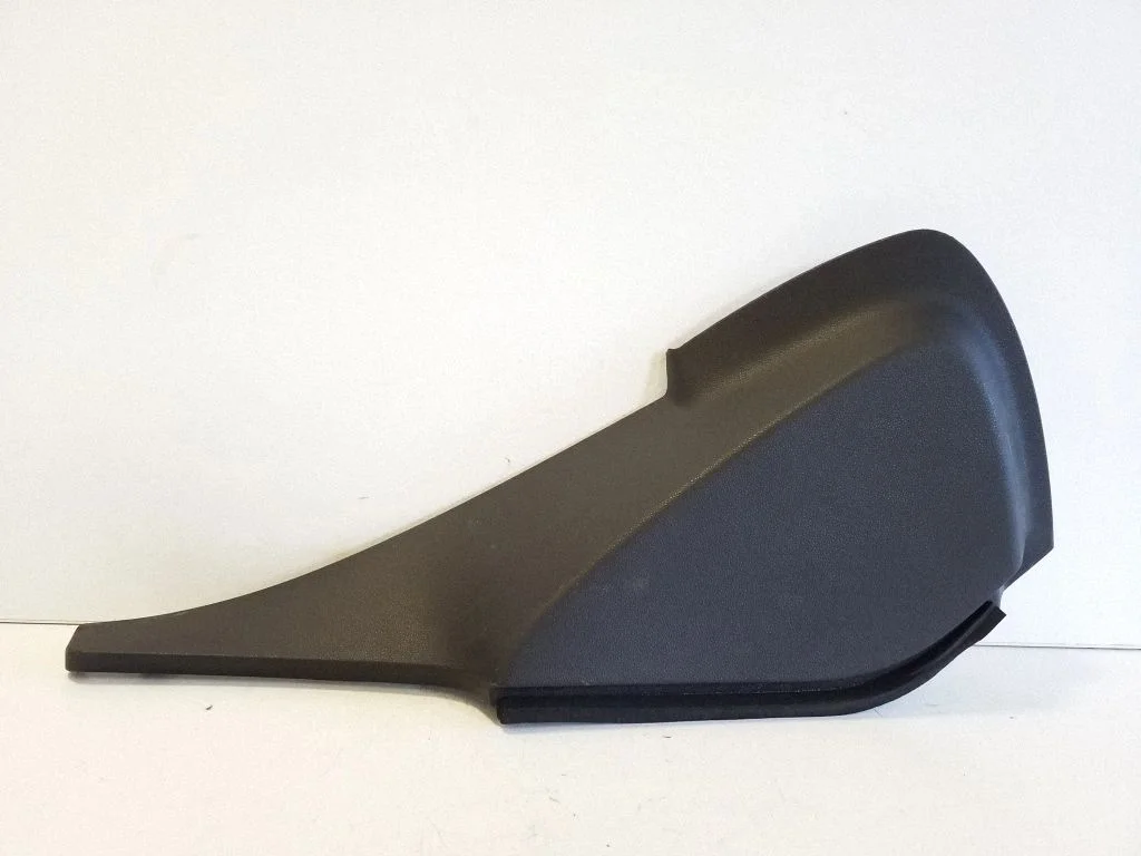 Dashboard side end trim – right