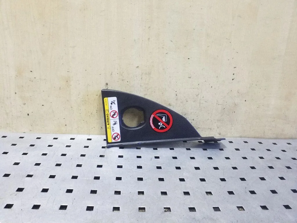 Dashboard side end trim – Land Rover Freelander 2 - LR2 (2007-2016)