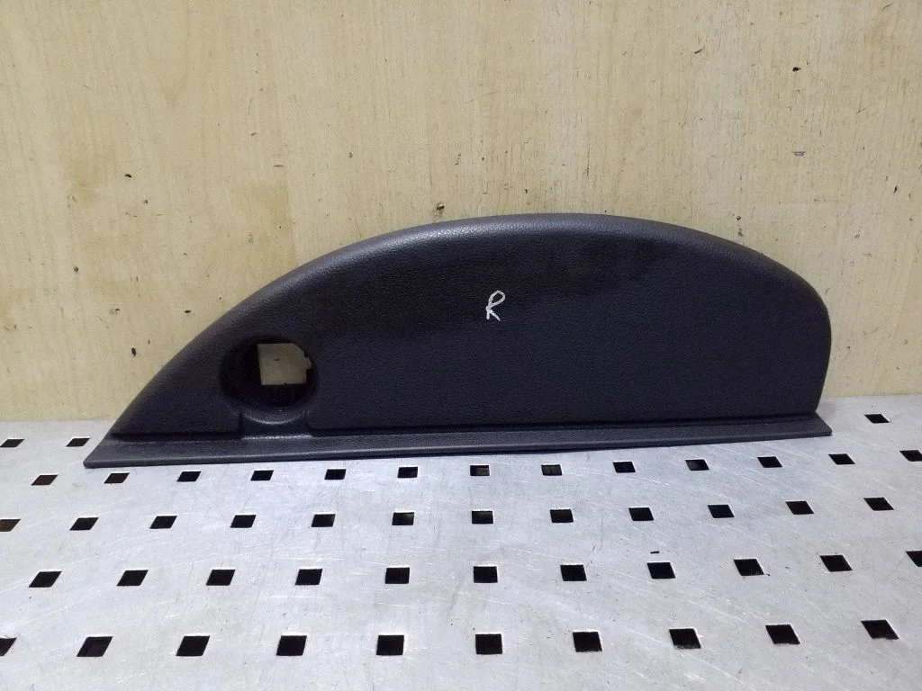Panel deski rozdzielczej (boczny) 689200022R – Renault Master III (2010-2024)