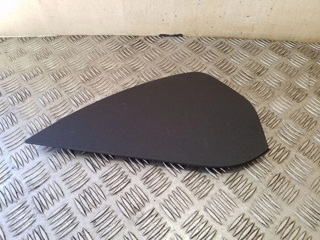 Paneļa apdares panelis (sānu) 3G0858248C