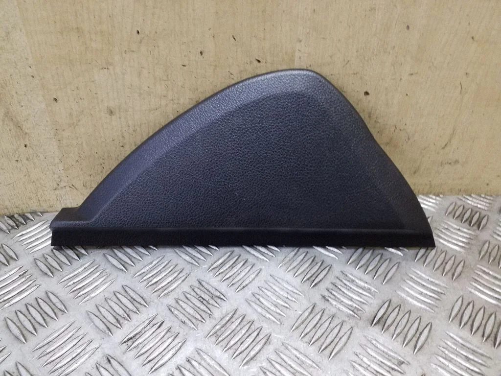 Paneļa apdares panelis (sānu) – Subaru Outback (2009-2014)
