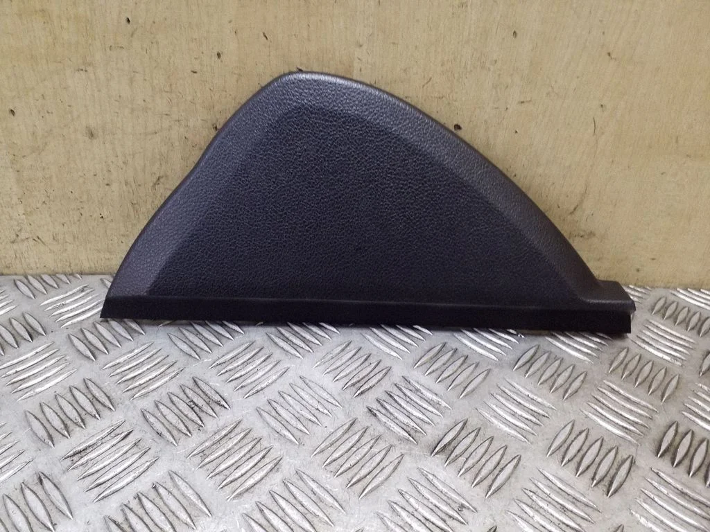 Paneļa apdares panelis (sānu) – Subaru Outback (2009-2014)