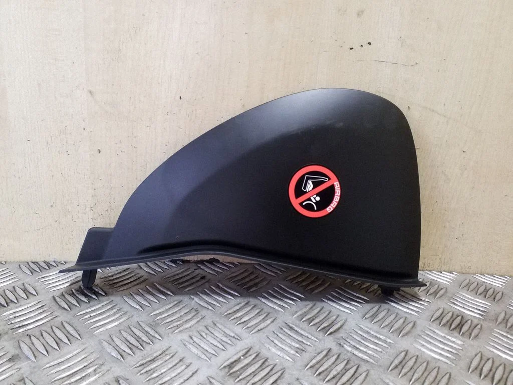Armatuurlaua külje viimistluspaneel 8X23F04480A