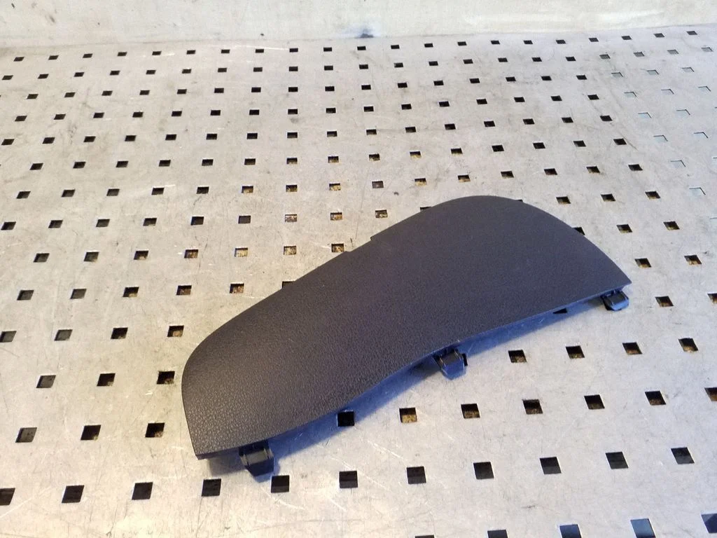 Dashboard side end trim – Nissan Juke I F15 (2010-2018)