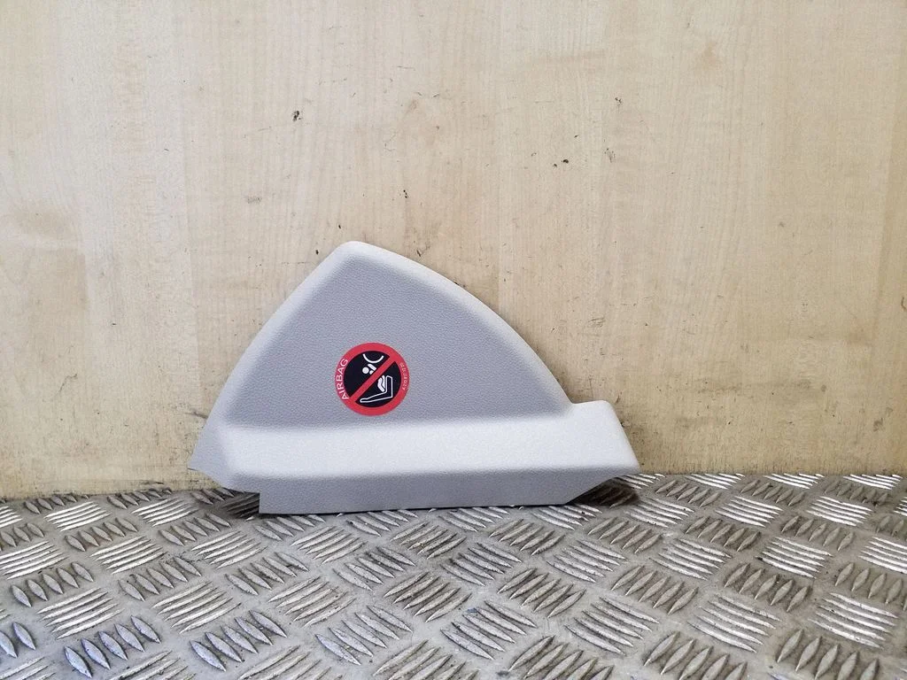 Panel deski rozdzielczej (boczny) A2046800378