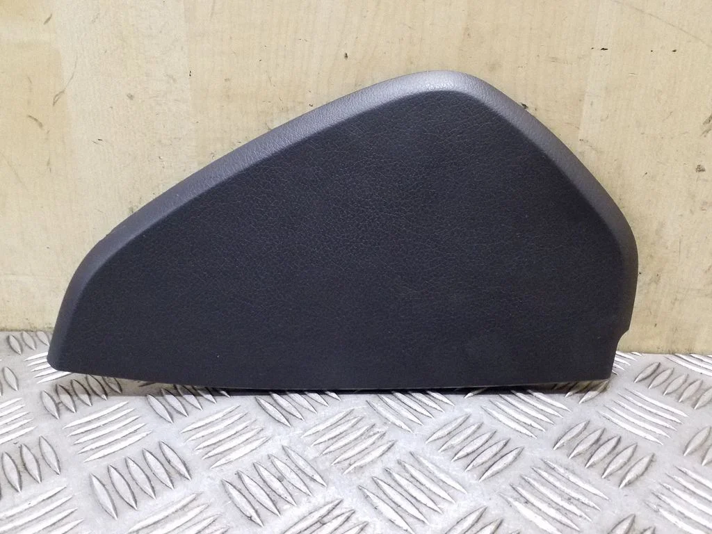 Armatuurlaua külje viimistluspaneel 3R0857212