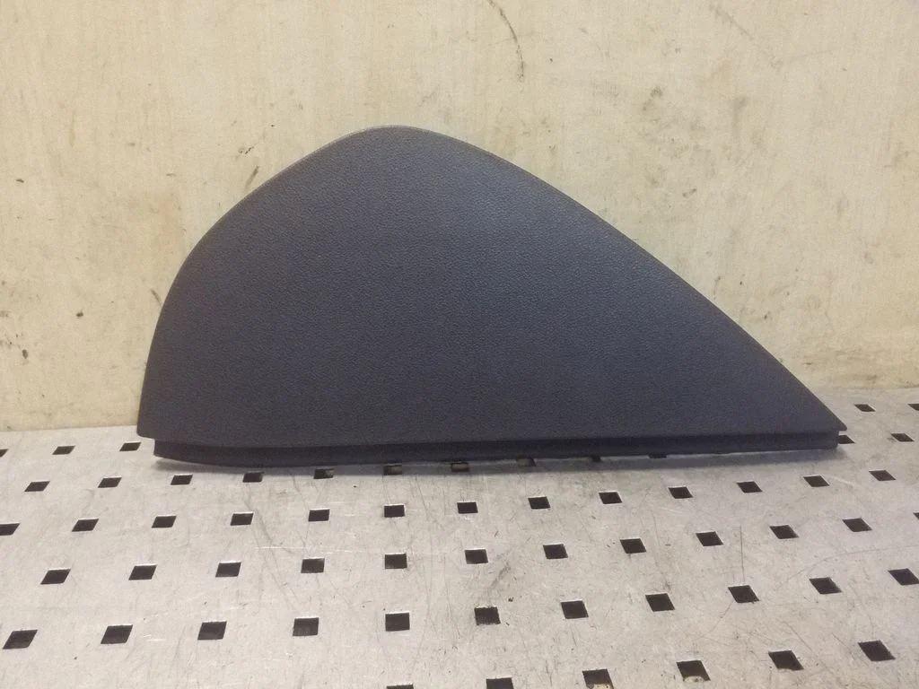 Armatuurlaua külje viimistluspaneel 6R0858247