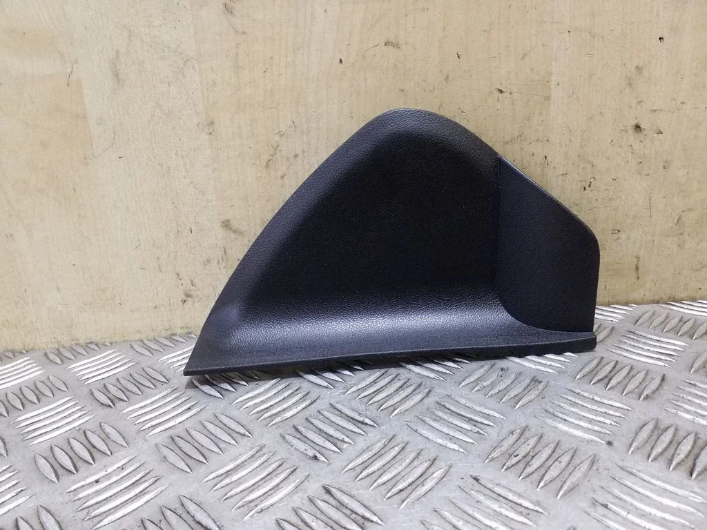Dashboard side end trim – Mercedes-Benz ML-Class W164 (2005-2011)