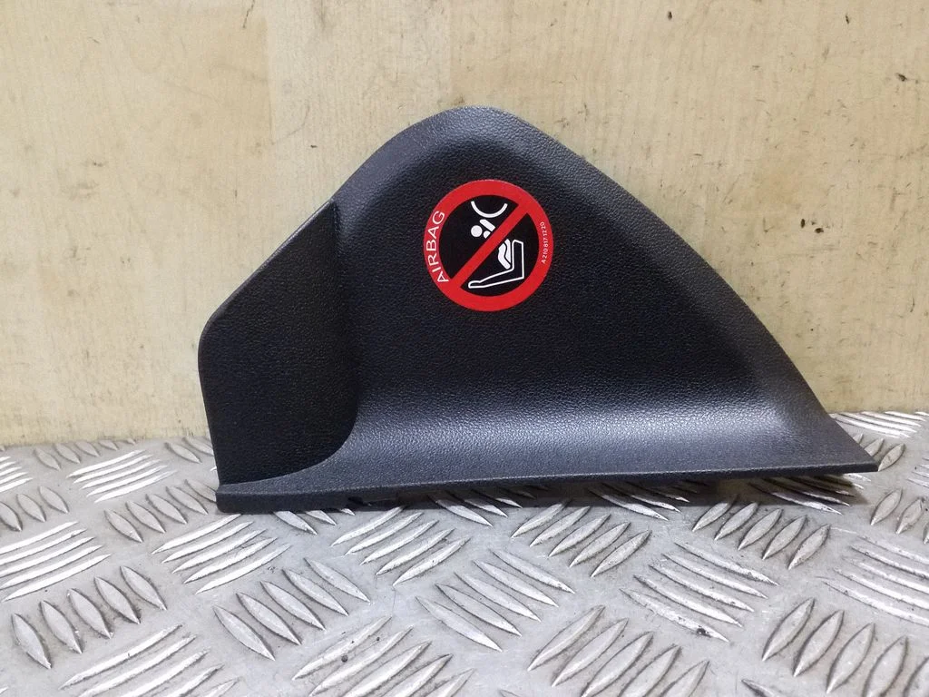 Dashboard side end trim – Mercedes-Benz ML-Class W164 (2005-2011)