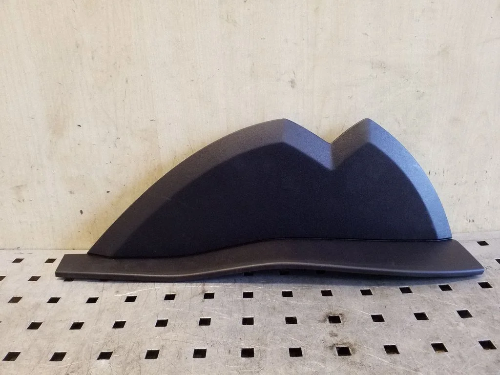 Dashboard side end trim – right
