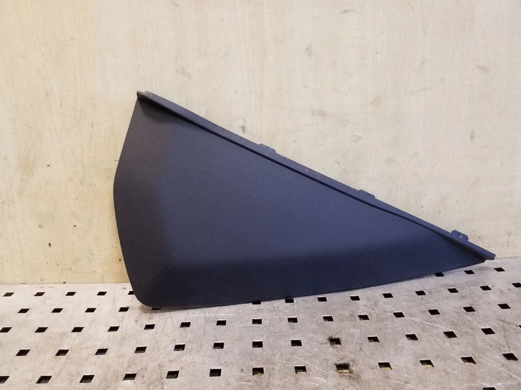 Dashboard side end trim – right
