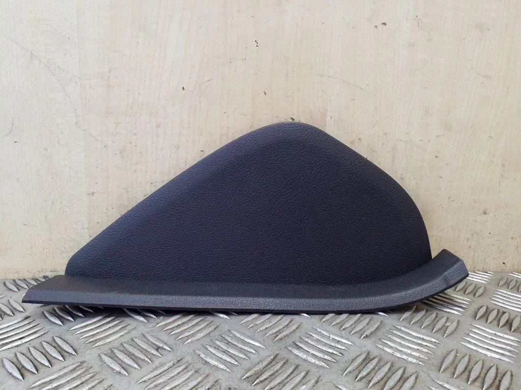 Armatuurlaua külje viimistluspaneel 5N0858218A