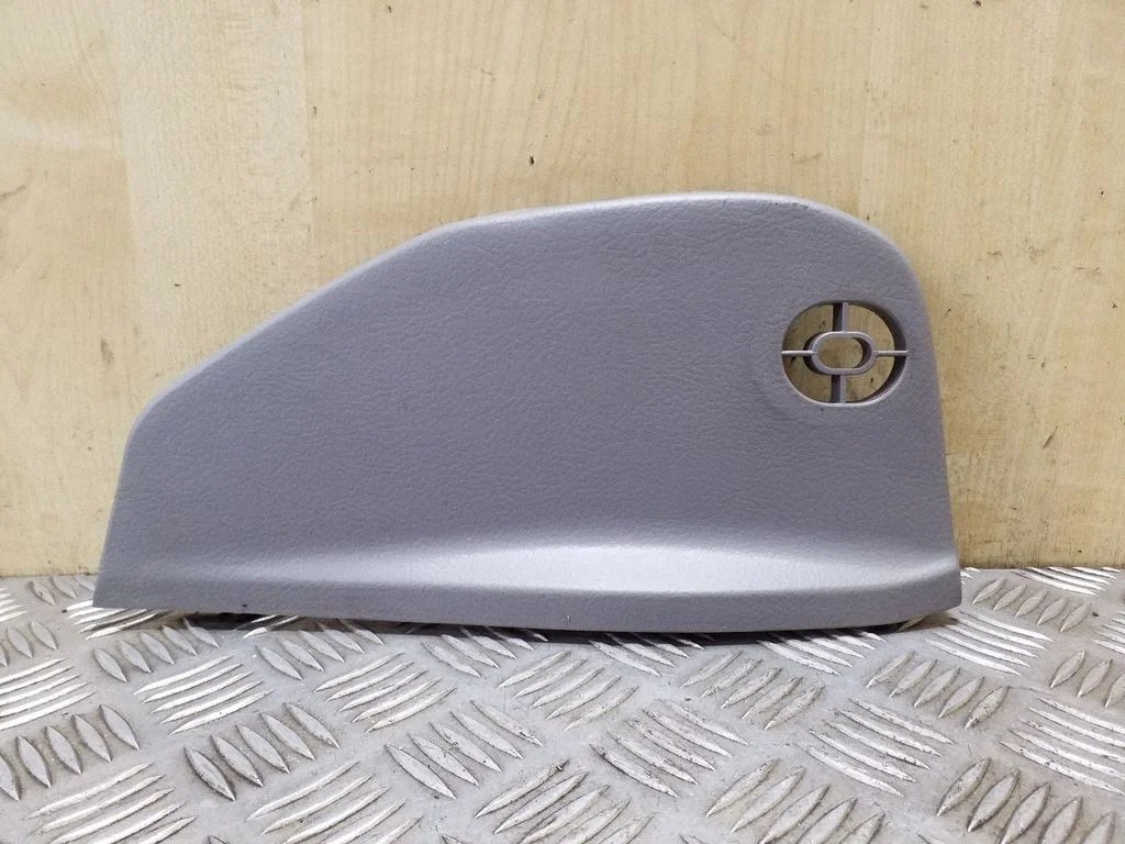 Paneļa apdares panelis (sānu) – KIA Sorento (2002-2009)