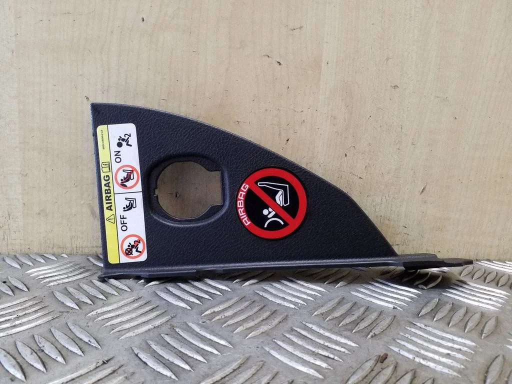 Dashboard side end trim – Land Rover Freelander 2 - LR2 (2007-2016)