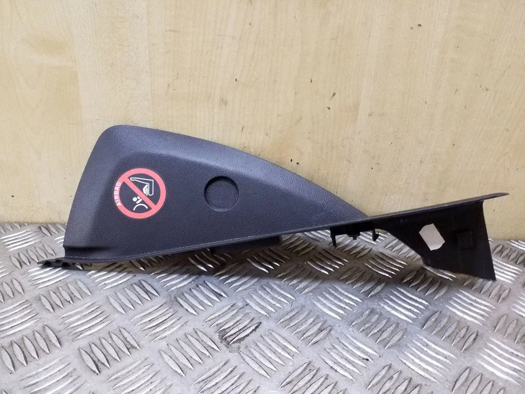 Dashboard side end trim AM51R044C61ABW