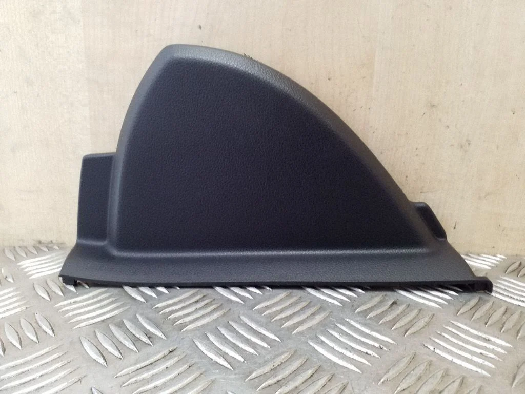 Armatuurlaua külje viimistluspaneel A2056801307