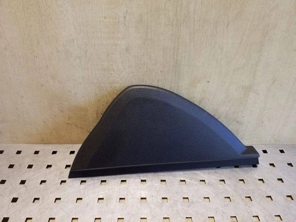 Paneļa apdares panelis (sānu) – Subaru Outback (2009-2014)