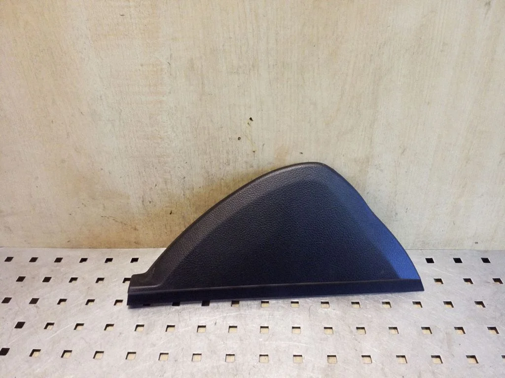 Paneļa apdares panelis (sānu) – Subaru Outback (2009-2014)