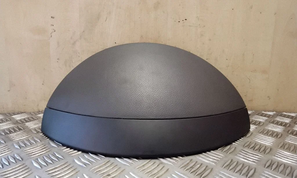 Dashboard trim 7L6858291E