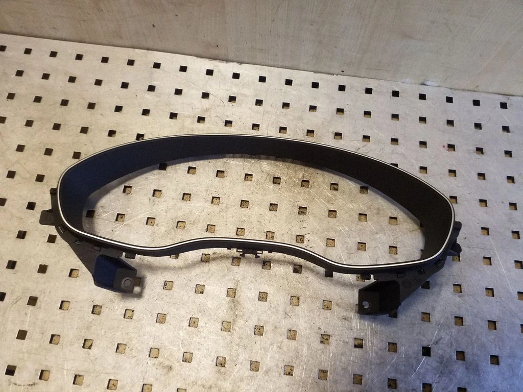 Dashboard trim 9032302