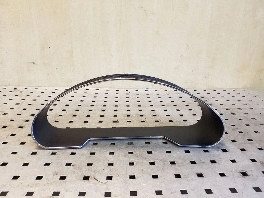 Instrumentu paneļa apdare – Mercedes-Benz CLS klase C219 (2003-2011)