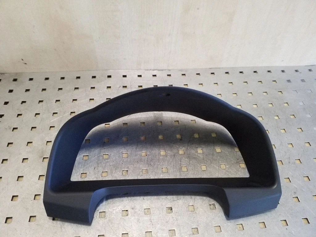 Näidikute paneeli viimistlus – Toyota Corolla Verso AR10 (2004-2009)