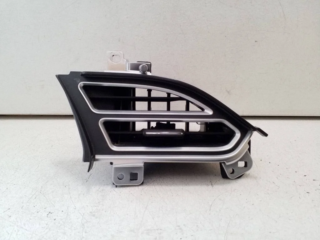 Armatuurlaua külje õhutusresti kate – Tesla Model S (2012-)