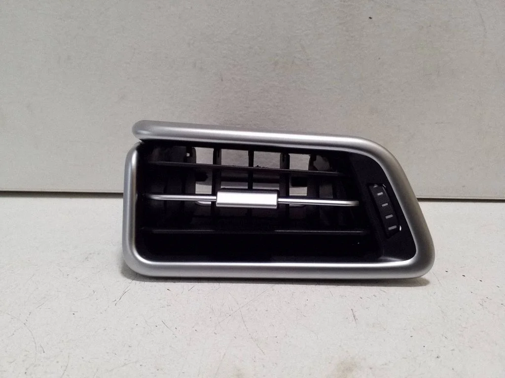 Armatuurlaua külje õhutusresti kate 6700190620 – Maserati Ghibli (2013-)