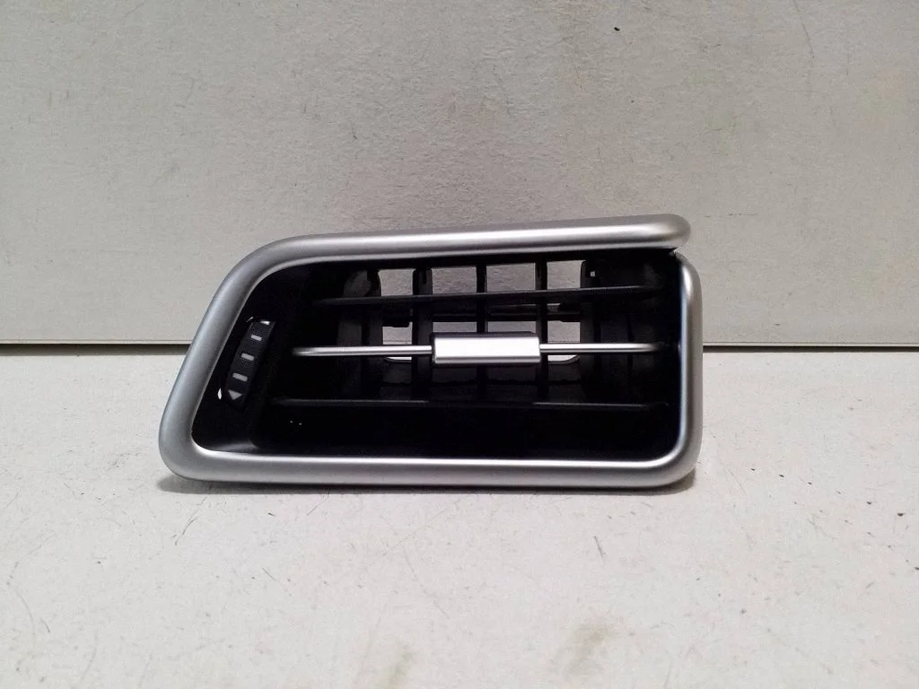 Armatuurlaua külje õhutusresti kate 6700190610 – Maserati Ghibli (2013-)