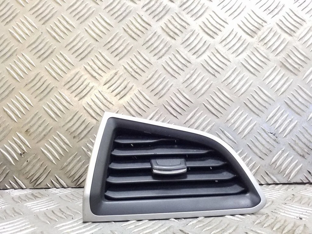 Dashboard side air vent grill/cover trim EM2B19C69