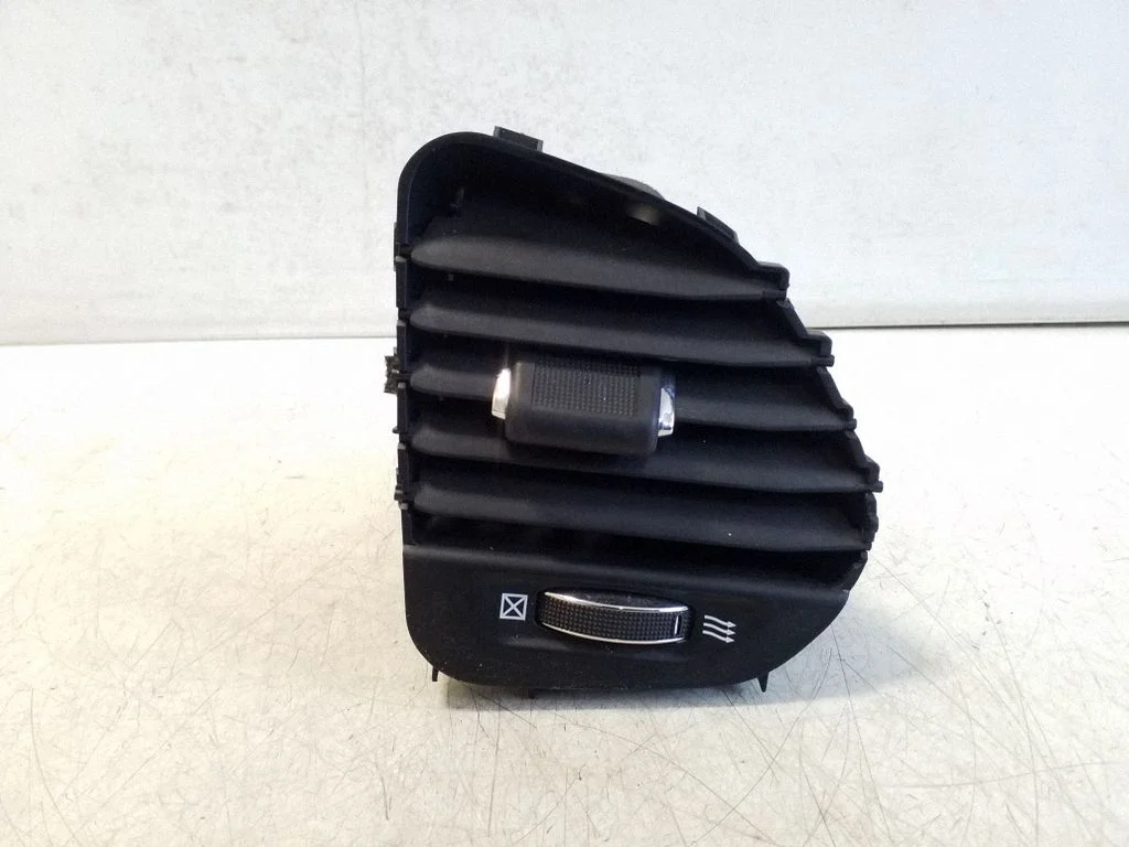 Dashboard side air vent grill/cover trim – right