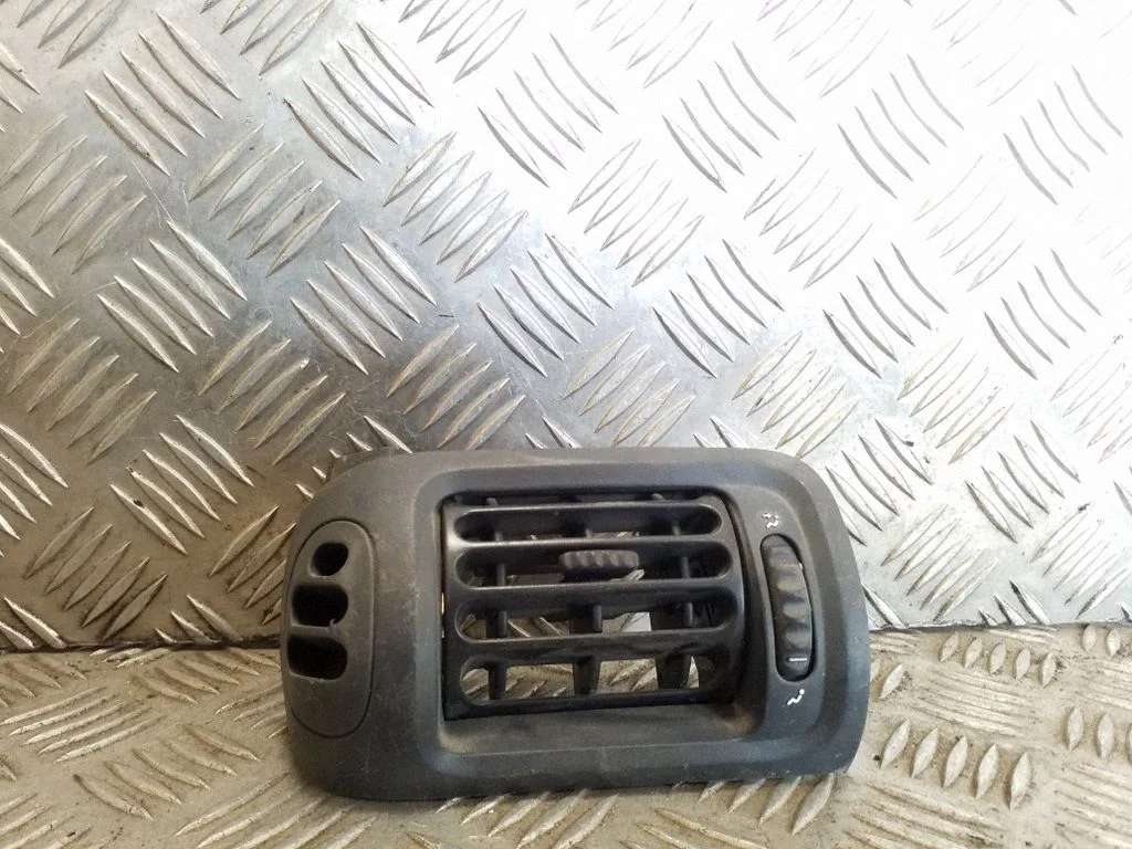 Armatuurlaua külje õhutusresti kate – Renault Clio II (1998-2001)
