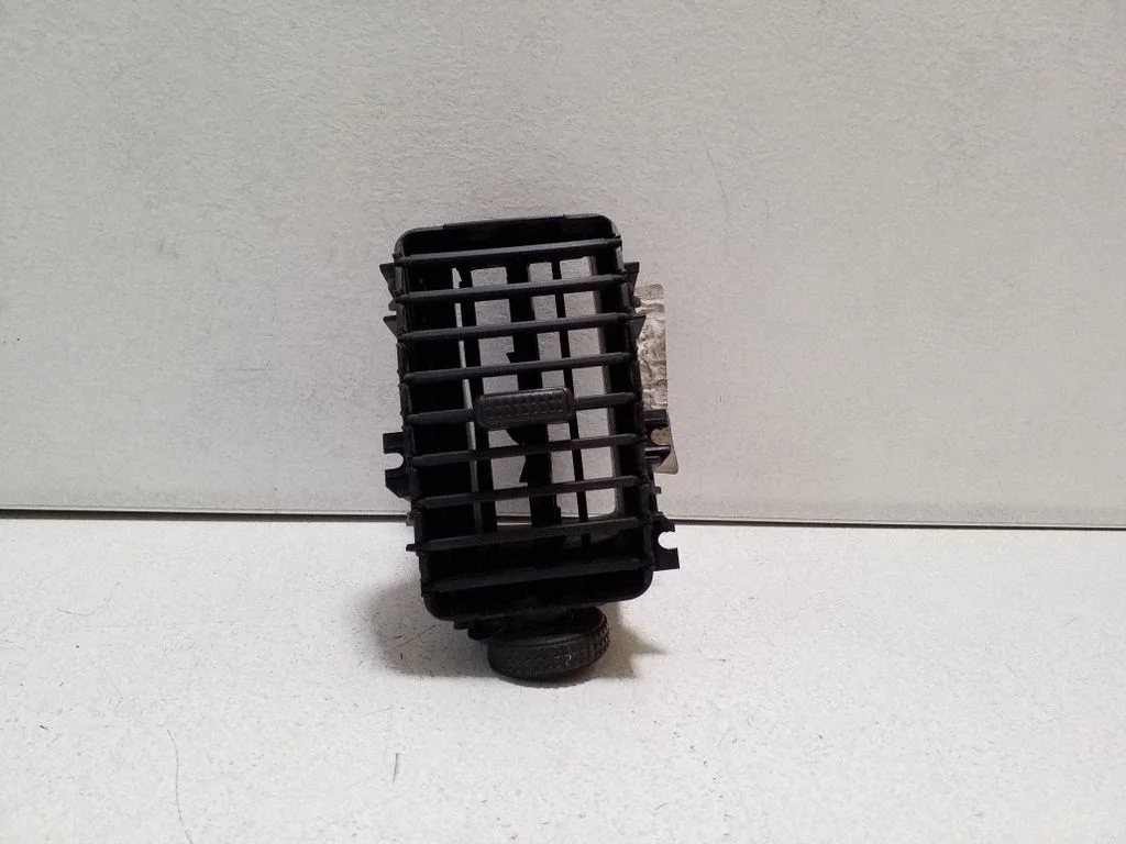 Dashboard side air vent grill/cover trim 68760EB3