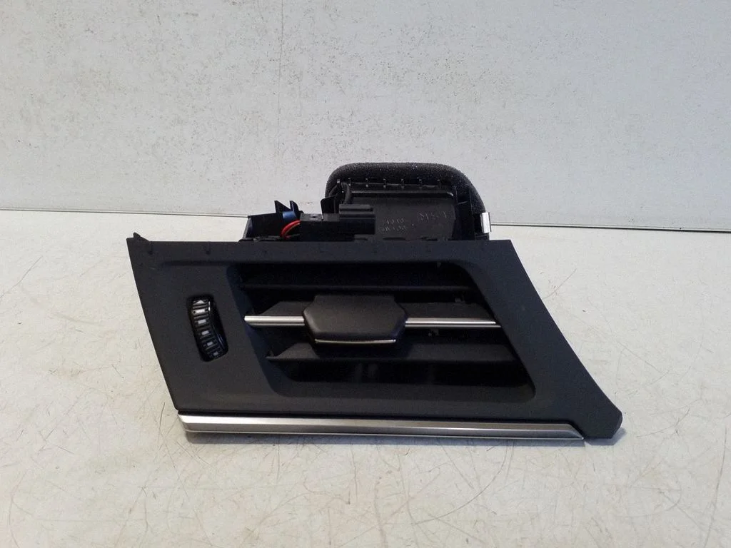 Dashboard side air vent grill/cover trim 4K2820902