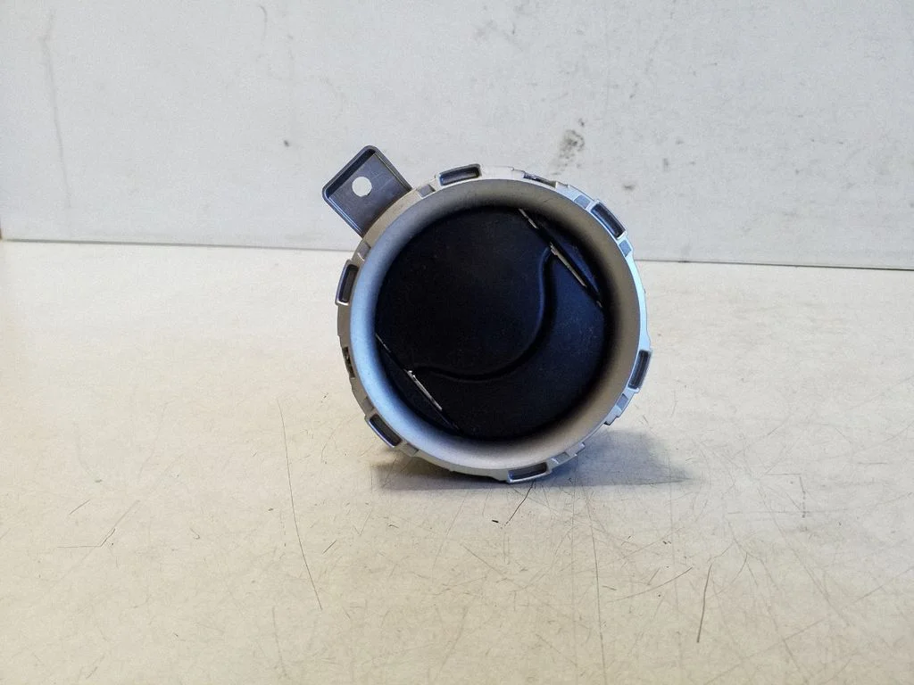 Dashboard side air vent grill/cover trim 687503VV2A