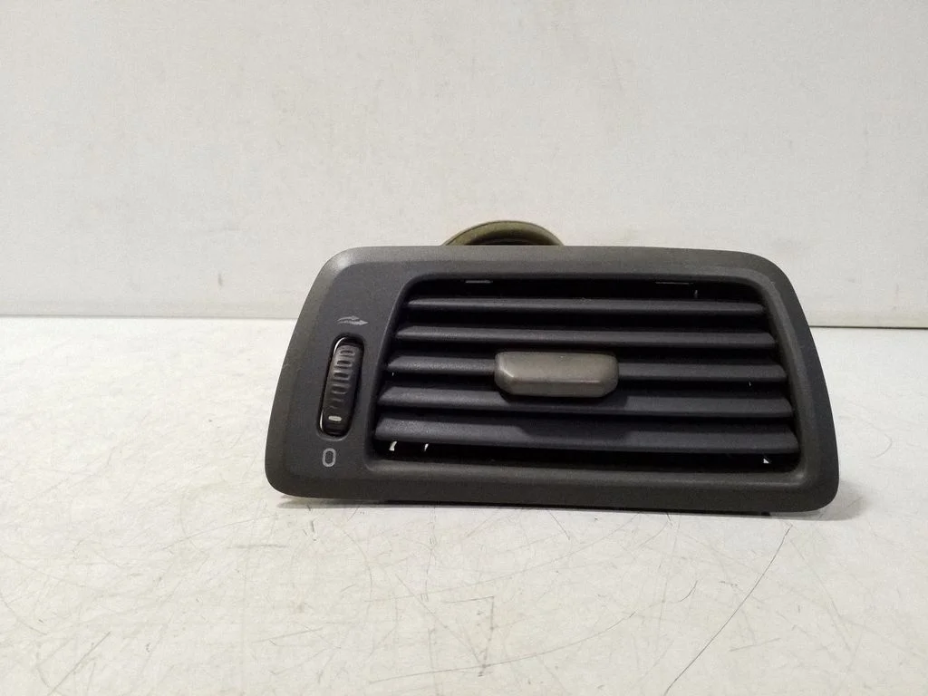 Dashboard side air vent grill/cover trim – Volvo S60 (2001-2004)