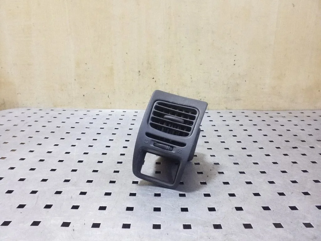 Dashboard side air vent grill/cover trim – left