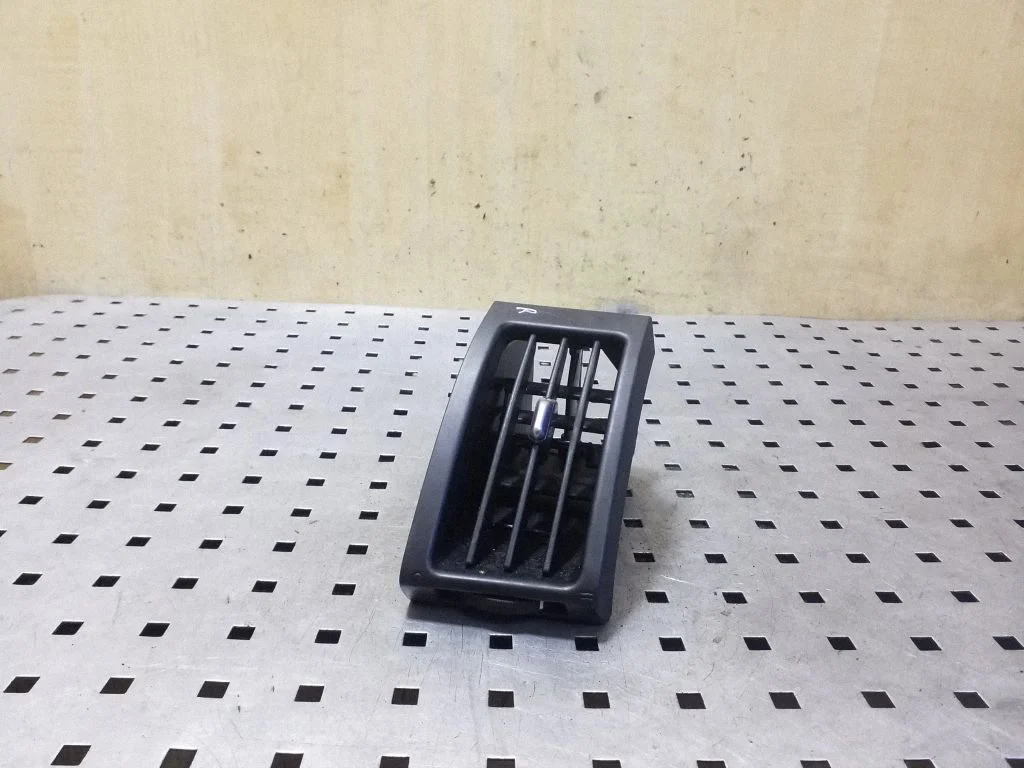 Dashboard side air vent grill/cover trim 6H5201816AC