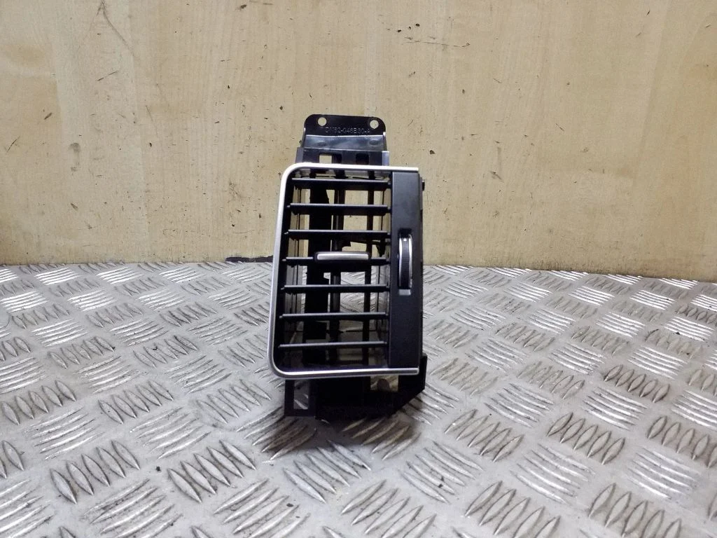Dashboard side air vent grill/cover trim DK62046B30AA