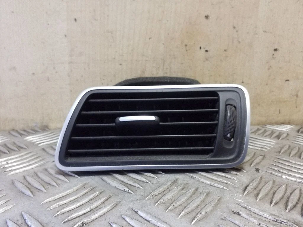 Dashboard side air vent grill/cover trim 3AC819701A