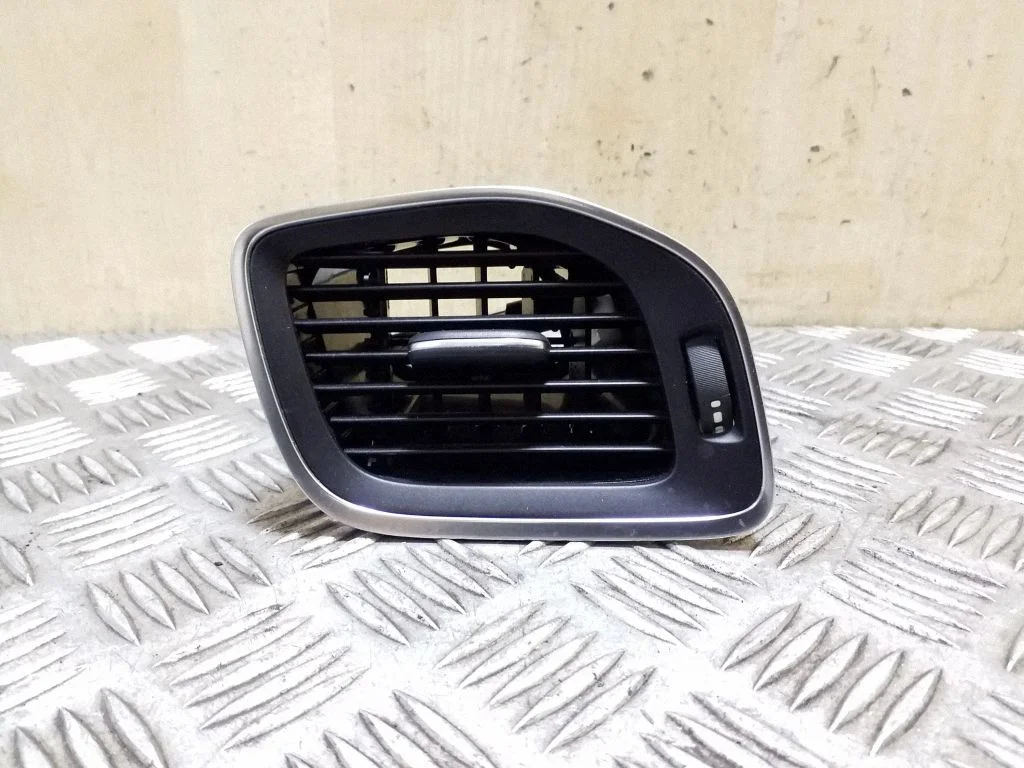Armatuurlaua külje õhutusresti kate – Volvo V40 (2012-2019)