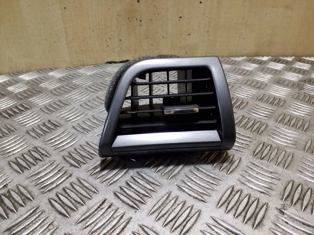 Dashboard side air vent grill/cover trim DS73F018B09