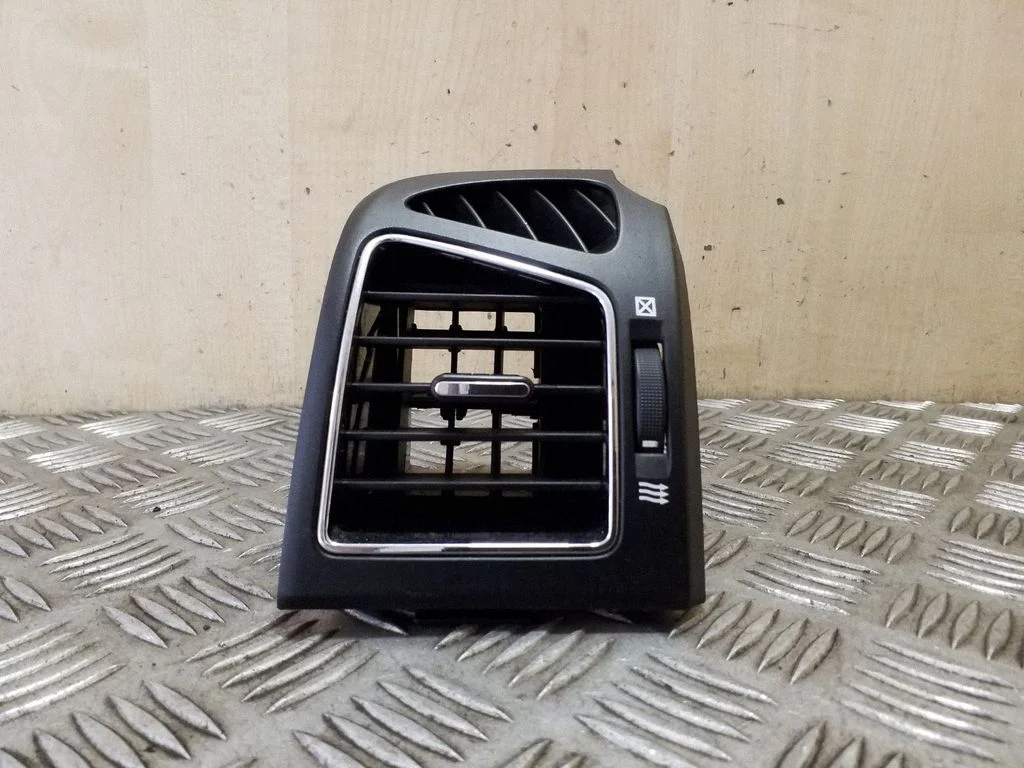 Dashboard side air vent grill/cover trim 95108270