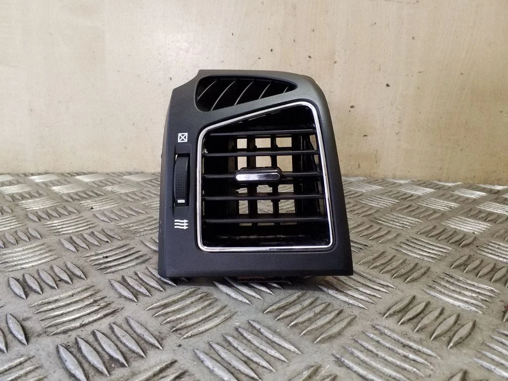 Dashboard side air vent grill/cover trim 95108269